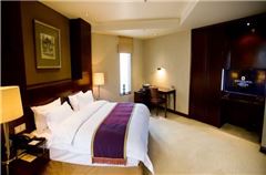 Deluxe Queen Suite