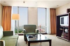 Deluxe Queen Suite