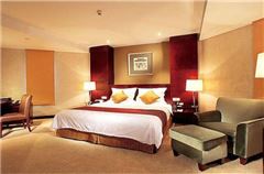 Superior Garden-view Queen Room