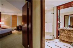 Deluxe Family Suite
