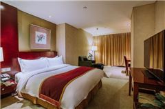 Superior Garden-view Queen Room