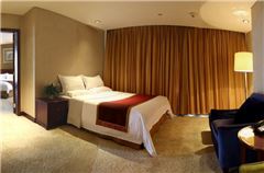 Deluxe Family Suite