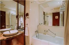 Executive Panoramic Queen Suite