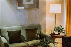 Deluxe Queen Suite