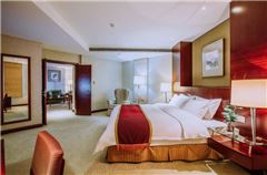 Deluxe Queen Suite