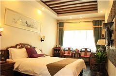Panoramic Queen Room