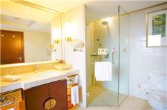 Business Queen Room