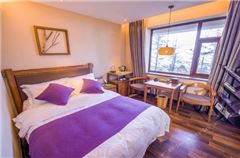 Greenfield Queen Room