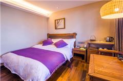 Greenfield Queen Room