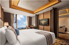 Elegant Luxury Suite