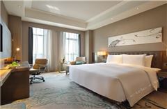 Executive Deluxe Queen Room