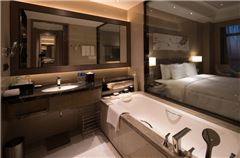 Executive Deluxe Queen Room