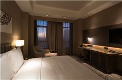 Executive Deluxe Queen Room