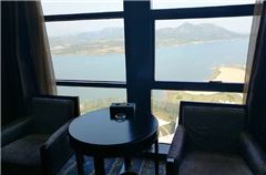 Deluxe Lake-view Twin Room