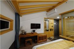 Panoramic Queen Room B