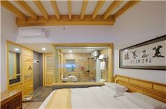 Panoramic Queen Room