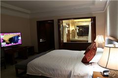 Panoramic Queen Room