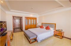 Panoramic Queen Room