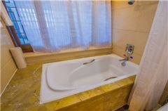 Panoramic Queen Room