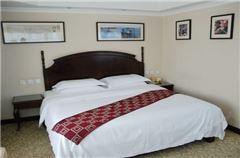 Business Panoramic Queen Room