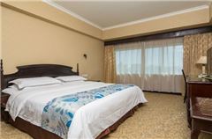 Deluxe Queen Suite