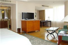 Business Queen Room