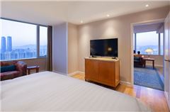 Executive Deluxe Suite