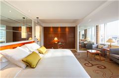 Deluxe Business Queen Room