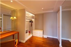 Deluxe Business Queen Room