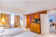 Deluxe Family Suite