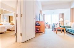 Deluxe Family Suite