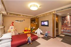 European style Family Thematic Suite