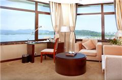 Executive Lake-view Suite
