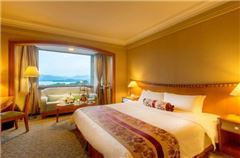 Side View Deluxe Queen  Room