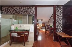 Deluxe Mountain-view Queen Room