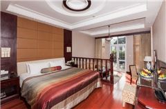 180° Mountain-view Garden Queen Room