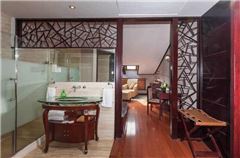 Mountain-view Queen Room