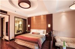 180° Mountain-view Garden Queen Room
