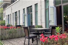 180° Mountain-view Garden Queen Room