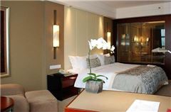 Crown Superior Queen Room