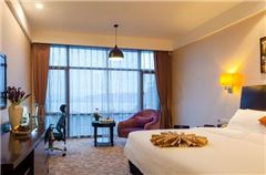 Deluxe Queen Room