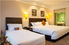 Deluxe Side Lake-view Queen Room