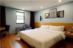 Deluxe Queen Room