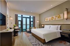 Superior Deluxe Ocean-view Queen Room