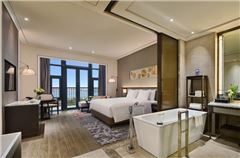 Superior Deluxe Ocean-view Queen Room