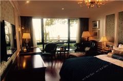 Honour Lake-view Room C