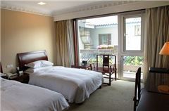 Honour Lake-view Room C