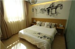 Yingxiang Hutong Theme Queen Room