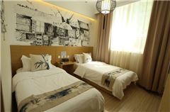 Hutong Autumn Twin Room