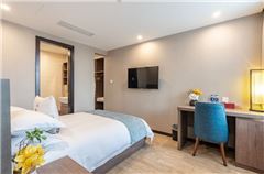 Business Queen Room